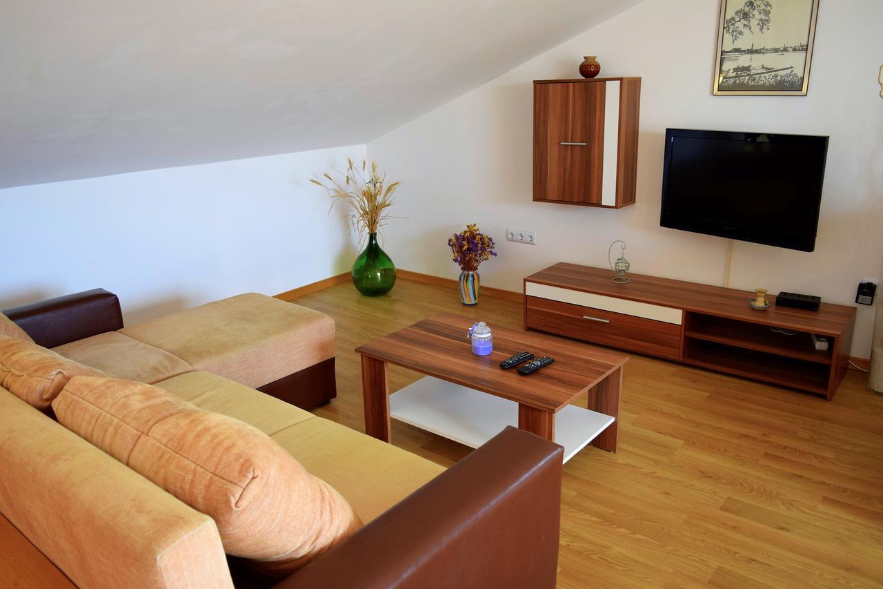 Peter Pan Apartments Palit Bagian luar foto